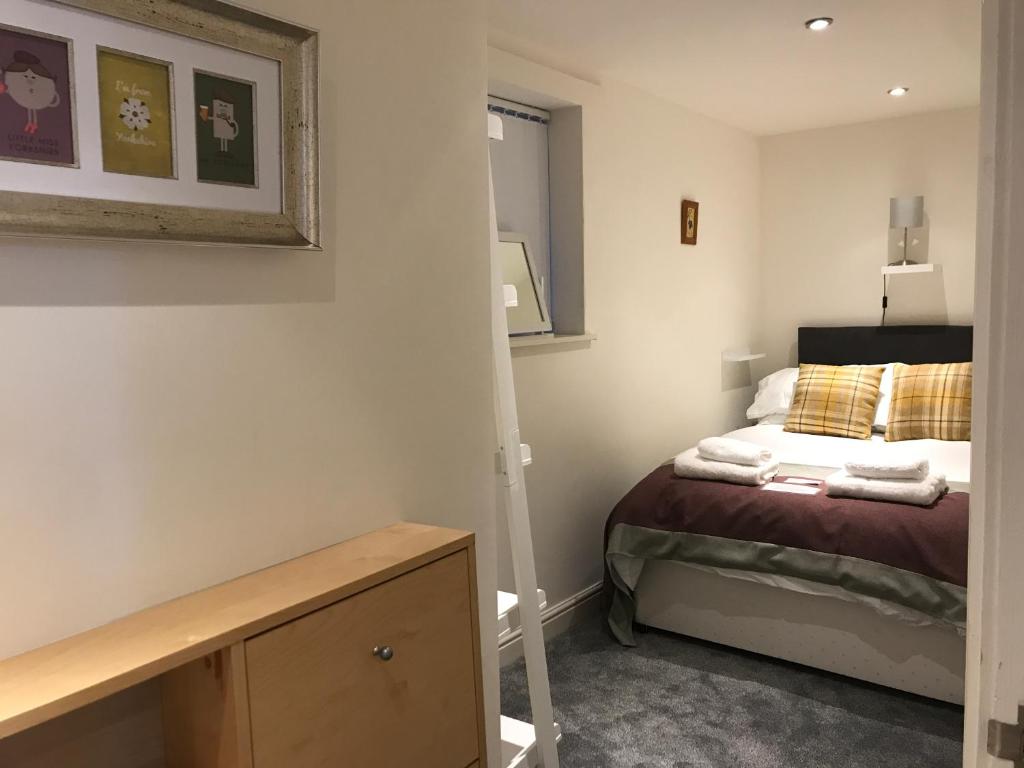 Stoker's Retreat room 3